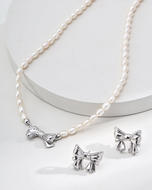 Graceful Pearl Bow Necklace