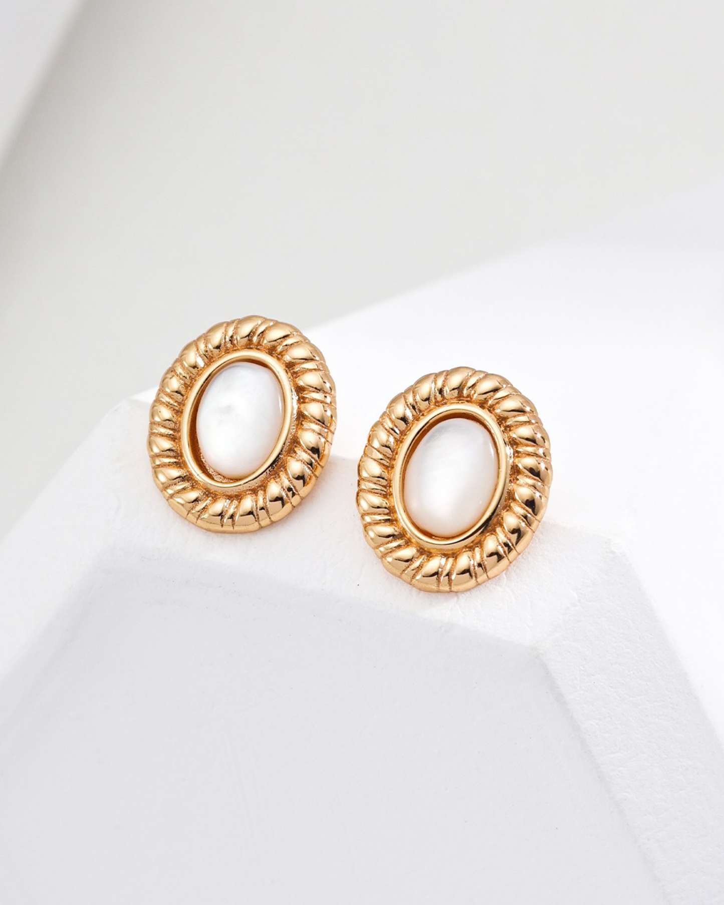 Vintage Shell Oval Stud Earrings