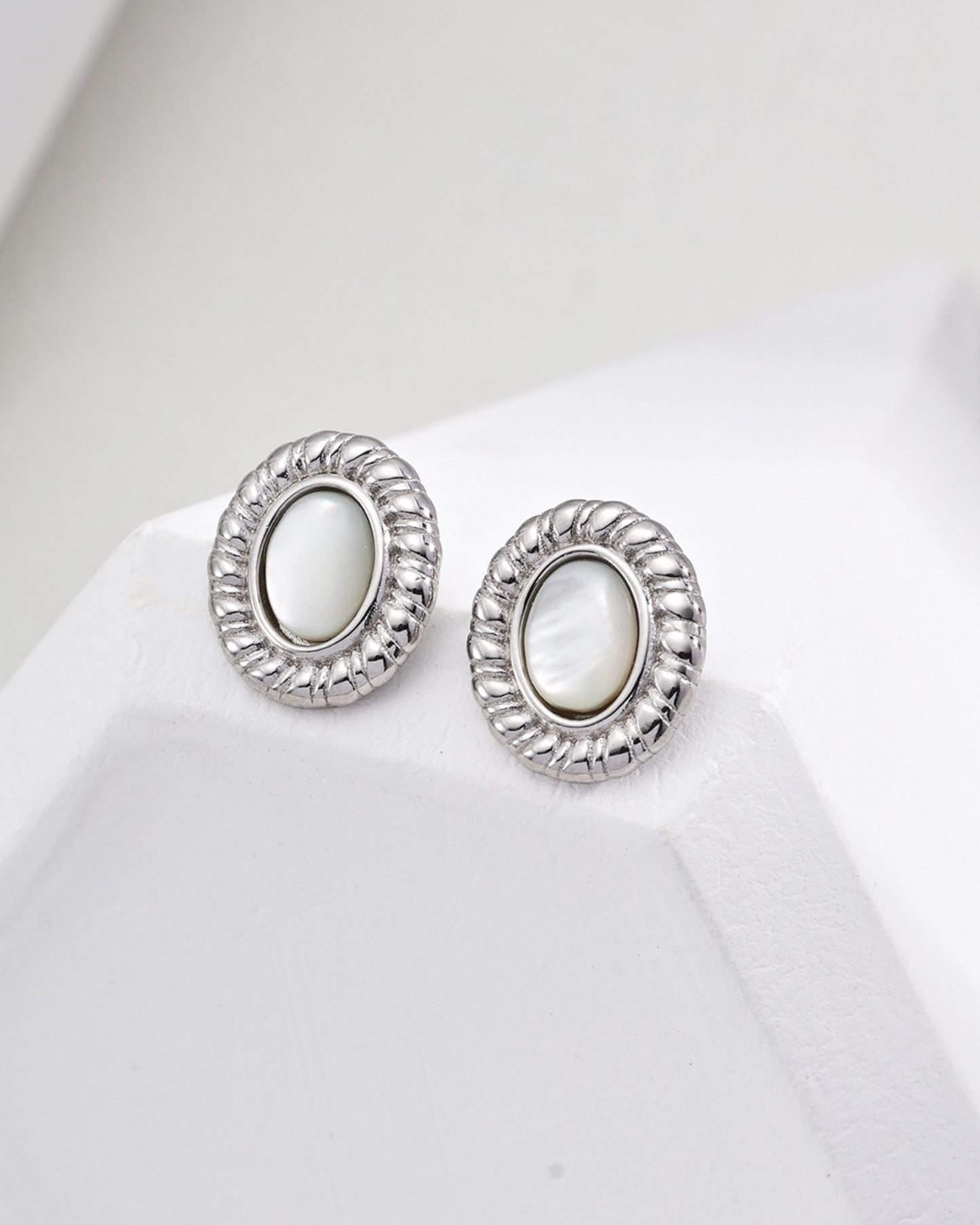 Vintage Shell Oval Stud Earrings