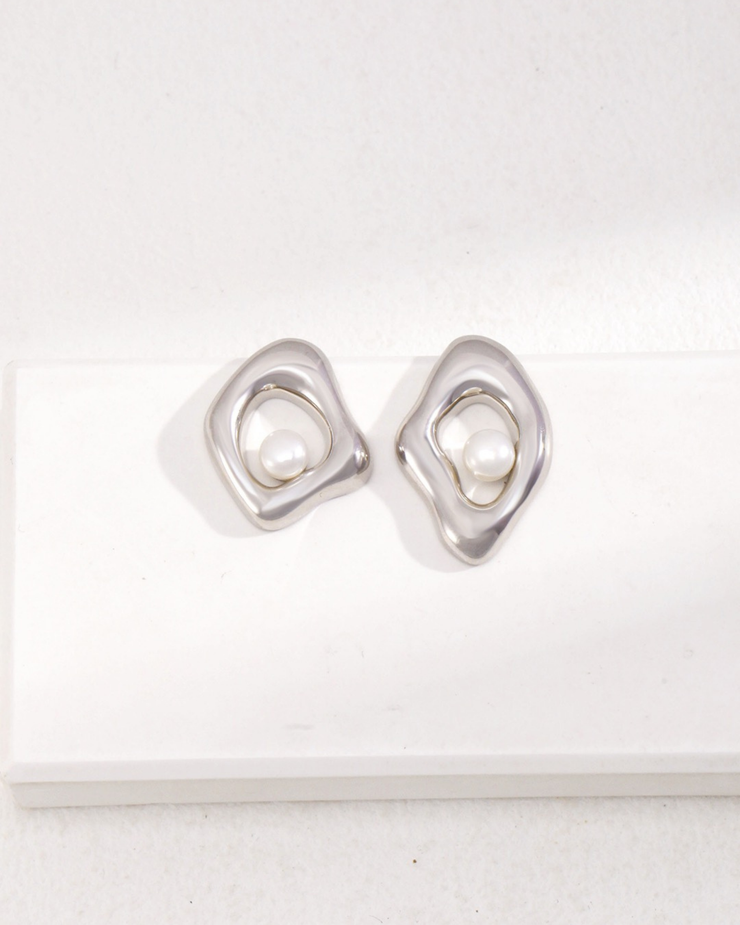 Irregular Pearl Wave Earrings