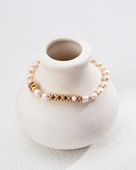 Vintage Radiance Pearl Bracelet